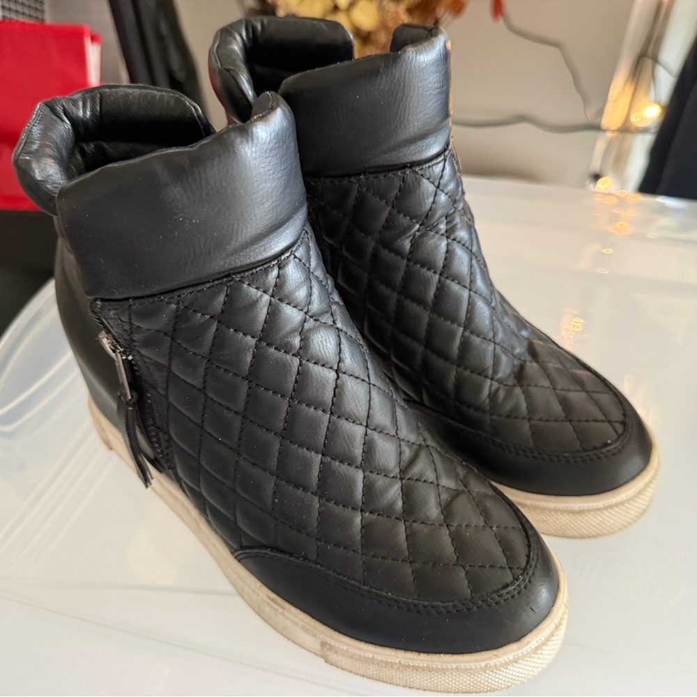 Steve Madden Quilted Black Ankle Booties